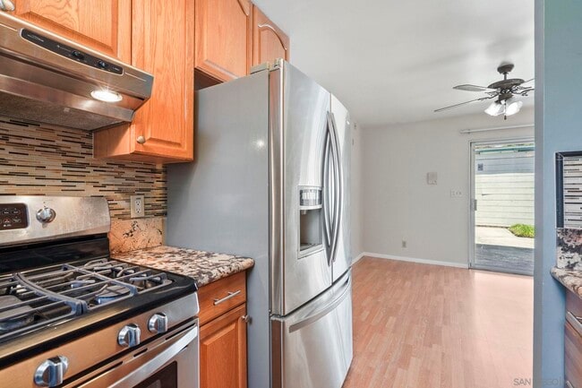 Building Photo - 643 Nautilus St
