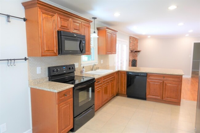 Building Photo - 115 Konnarock Cir