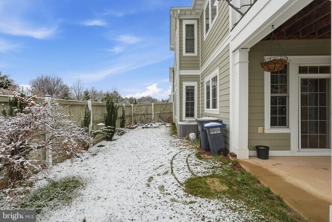 Building Photo - 44025 Vaira Terrace