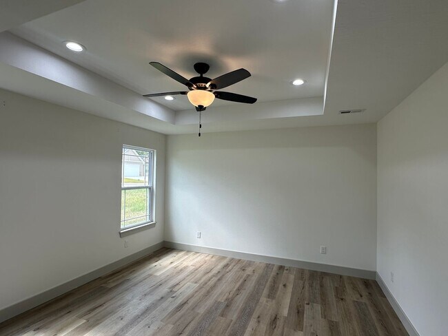 Building Photo - 3 Bedroom 2 Bath Built in 2025