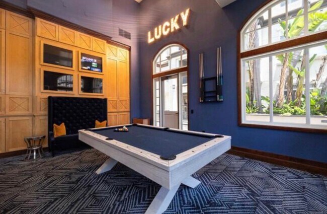 Building Photo - $2,950 - 1 Bed / 1 Bath Bottom Floor Beautiful Condo at Regents La Jolla