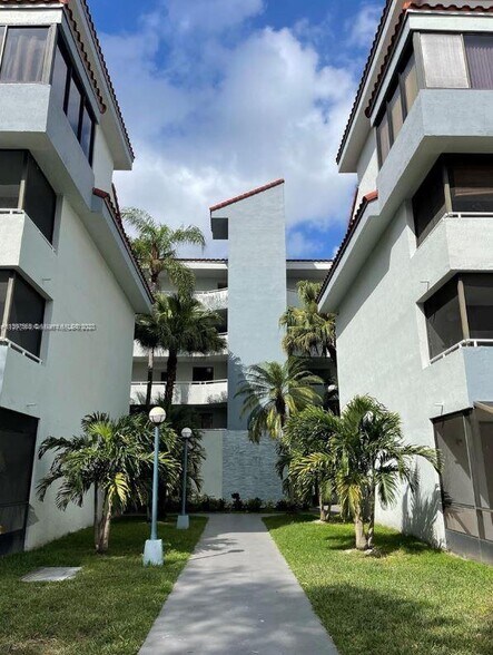 Primary Photo - 8255 SW 152nd Ave