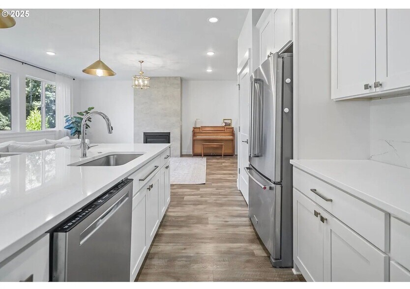 Building Photo - 11779 SE White Tail Dr