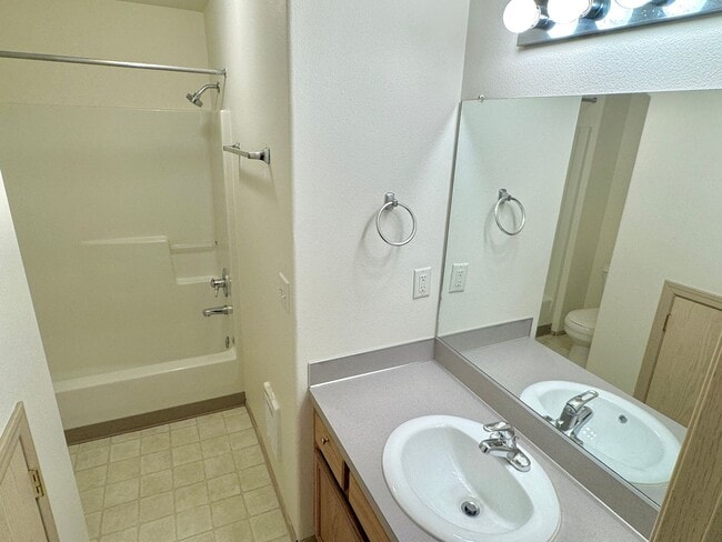 Building Photo - ROMAA01