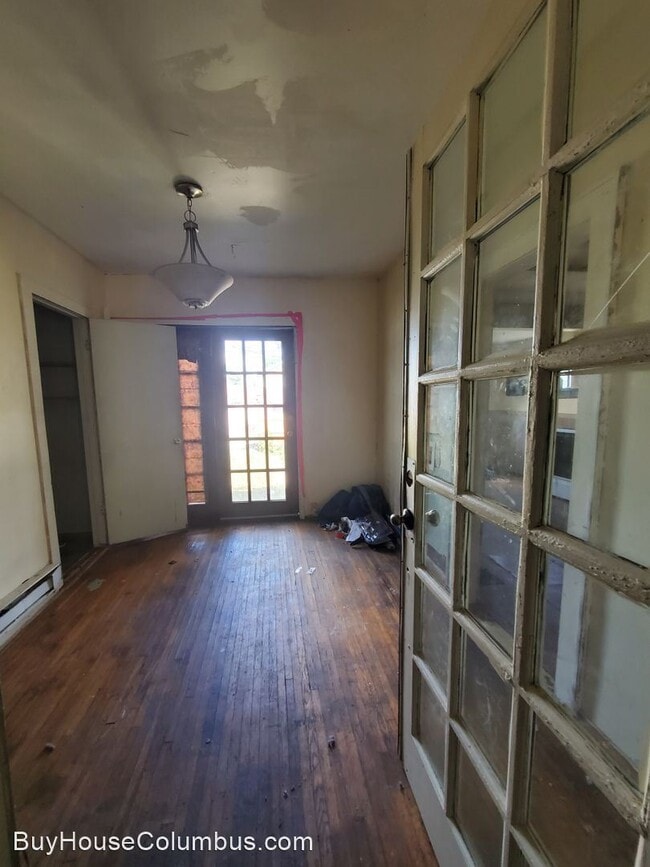 Building Photo - 3 br, 1 bath House - 614 S Warren Ave