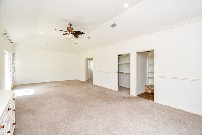 Building Photo - 1231 Creekford Cir