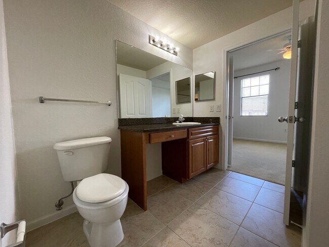 Building Photo - ANNUAL RENTAL - POSITANO PLACE-1 BED/1 BATH WITH LAKE VIEW AND NEW APPLIANCES!