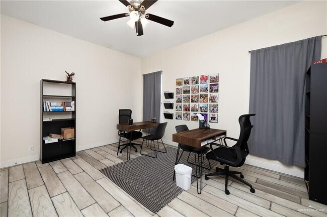 Building Photo - 3011 S L Ln