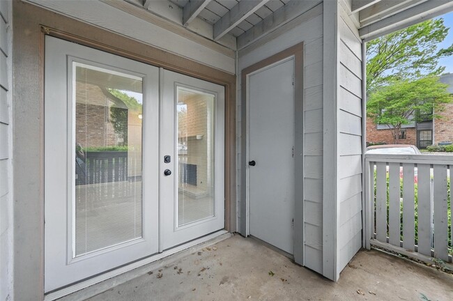 Building Photo - 15151 Berry Trail