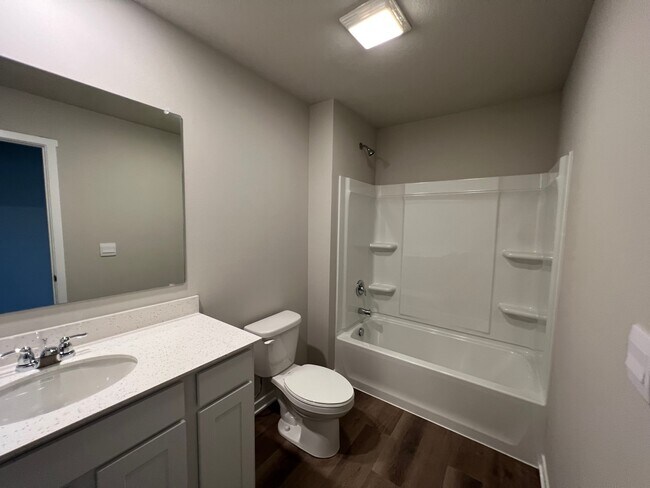 Building Photo - 1090 Bel Aire Ct