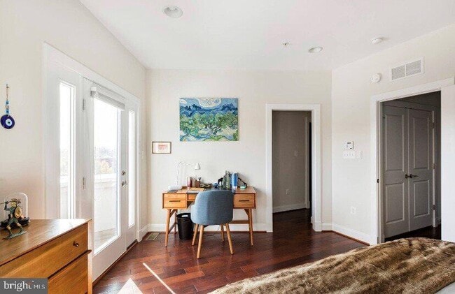 Building Photo - 1904 Vermont Ave NW