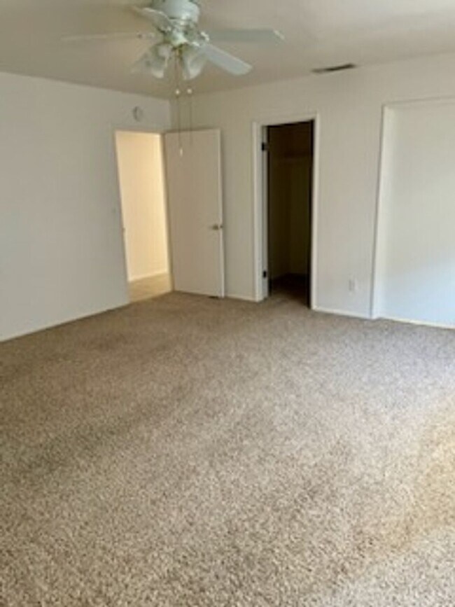 Building Photo - 3 Bedroom, 2 Bath Remodeled House in Hemet...