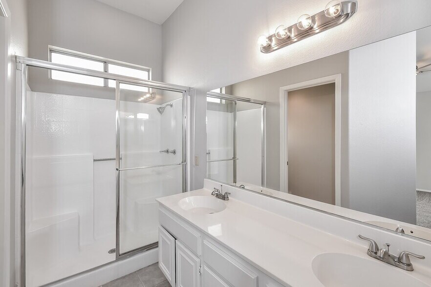 Building Photo - 5244 Del Lago Dr