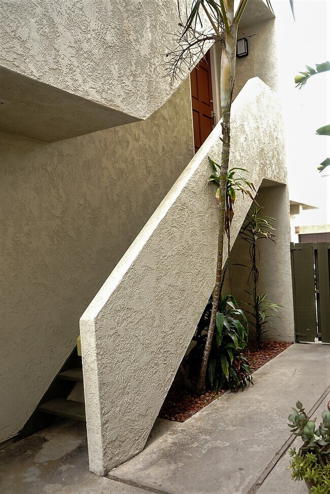 Building Photo - 31 N Venice Blvd