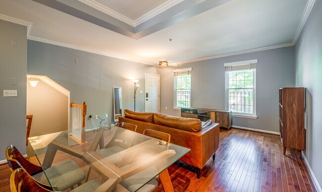 Building Photo - Comfortable Condo Living in Convenient Alexandria Location