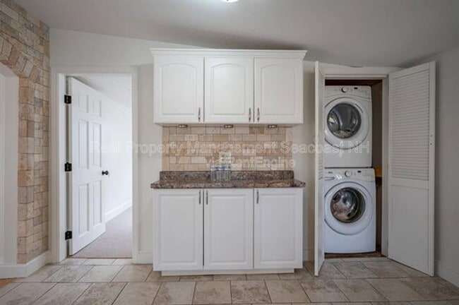 Building Photo - 94 Lakeshore Dr