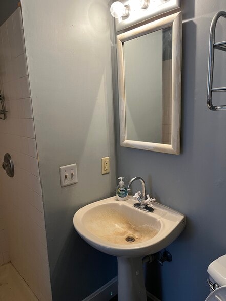 Building Photo - 1049 Spaight St