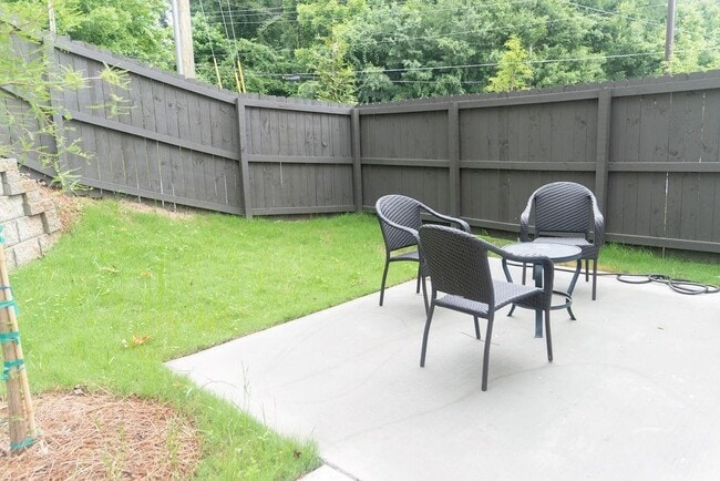 Building Photo - 585 River Gdns Dr