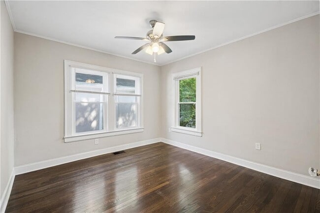 Building Photo - 1213 Cameron Ct NE