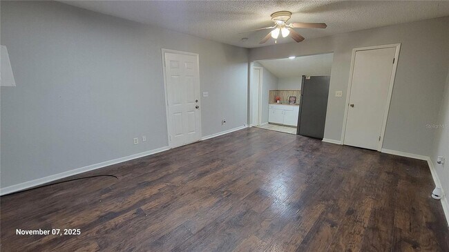 Building Photo - 411 Ave E SE