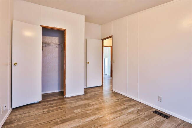 Building Photo - 140 Blessing Ln