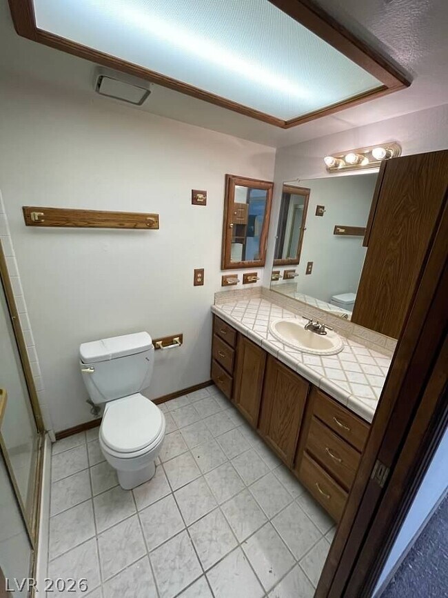 Building Photo - 600 Woodmount Dr