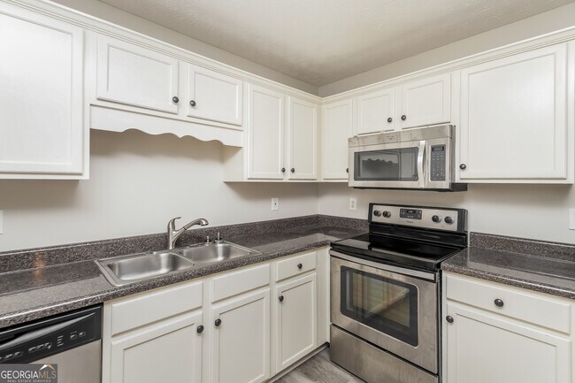 Building Photo - 34 Woodwind Dr