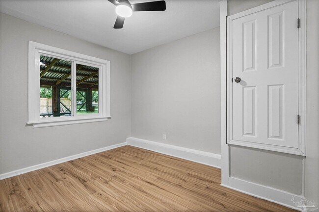 Building Photo - 835 S Madison Dr
