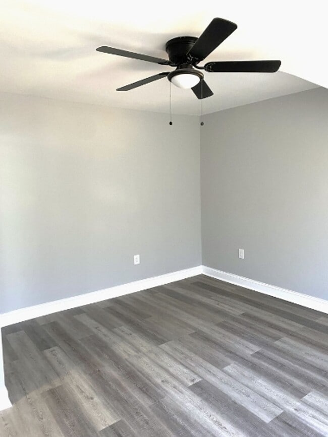 Building Photo - 4310 Ridgewood Ave