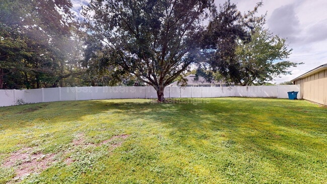 Building Photo - 13290 Pacemaker Dr