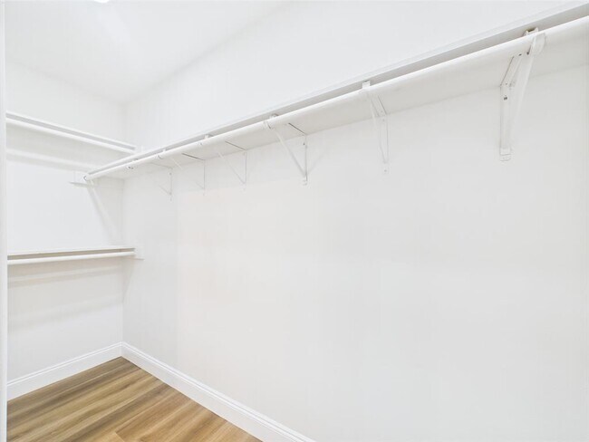 Building Photo - 10380 Briar Forest Dr