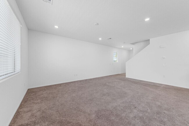 Building Photo - Modern 3-Bedroom + Loft Near VA Hospital