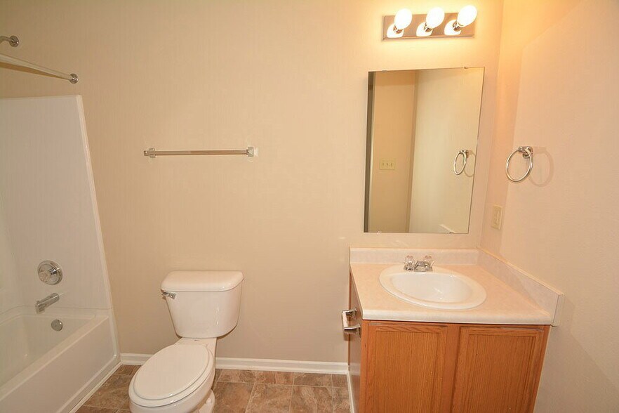 Building Photo - 911 Bentgrass Dr