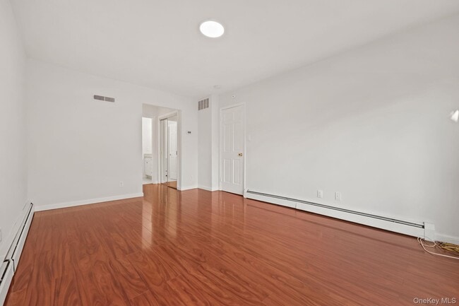 Building Photo - 11 Pondview Cl