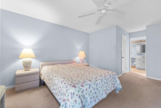 Building Photo - 2 Golfs Edge