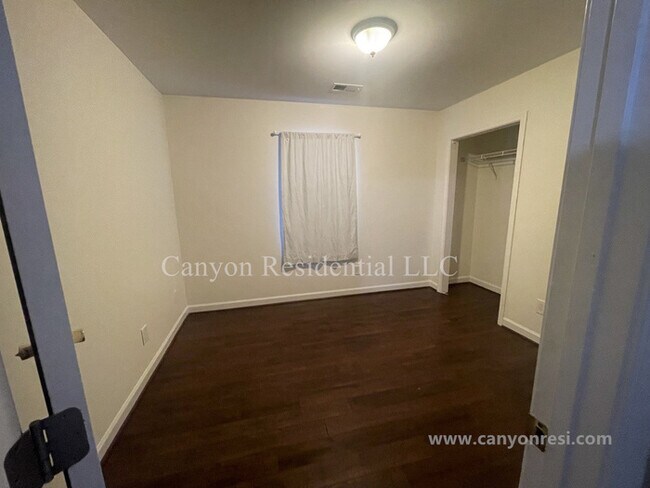 Building Photo - 1604 Cedrow Dr