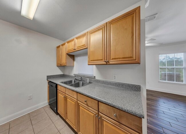 Building Photo - 749 Majestic Dr