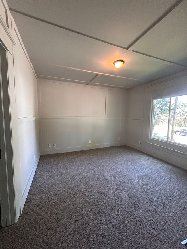 Building Photo - 805 Belle Ave