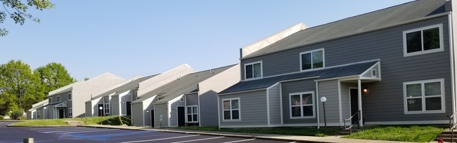 Building Photo - Saddle Run Townhomes