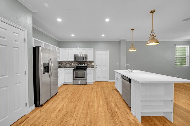 Building Photo - $3,000.00 - 3 Beds, 2.5 Baths Single Famil...