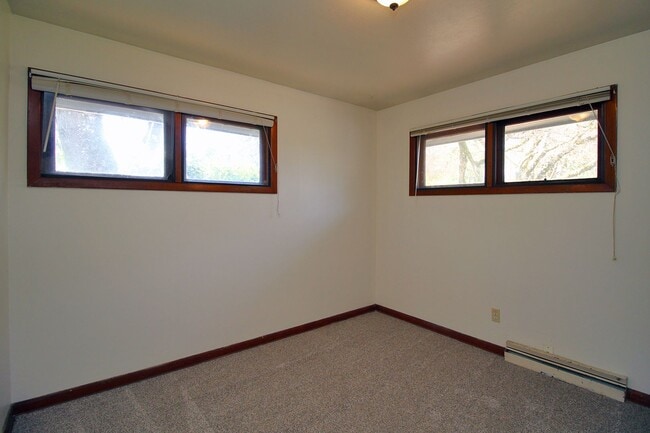 Building Photo - Delightful 3 Bedroom Mid-Century Ranch Hom...