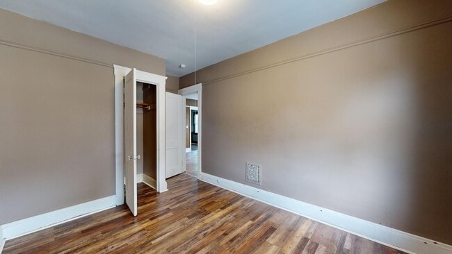 Building Photo - 4104 Clybourne