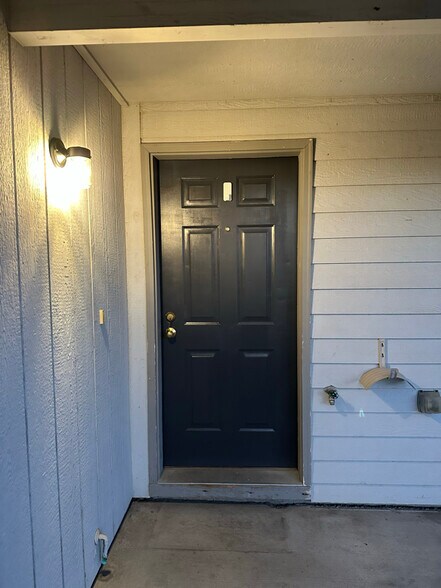 Building Photo - 1021 W Windrose Dr