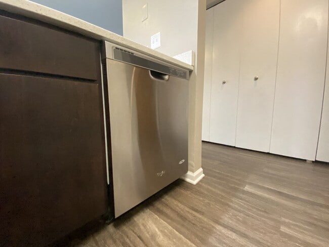 Dishwasher - 1801 North Dayton