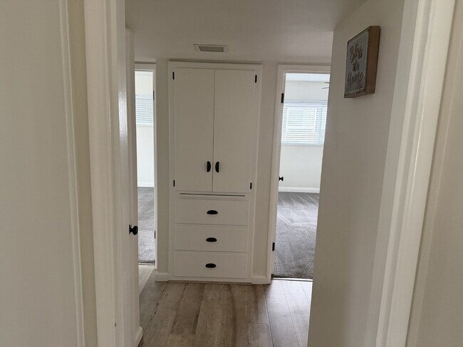 Building Photo - Bright, Beautiful & Fully Updated 3-Bed, 2-Bath Home with Modern Finishes