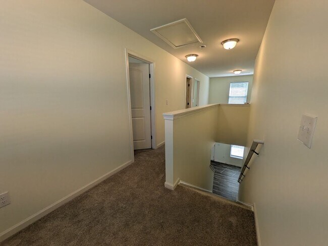 Building Photo - 75 Shamrock Dr SW
