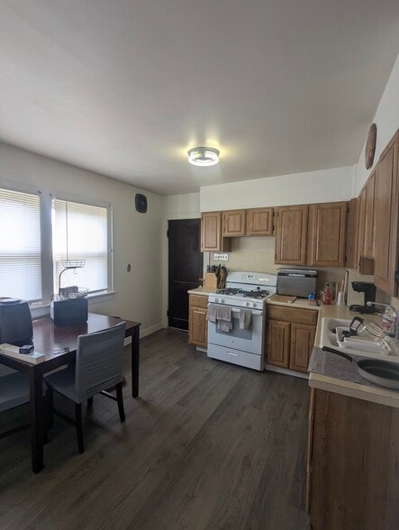 View of kitchen - 534 Kenwick Dr