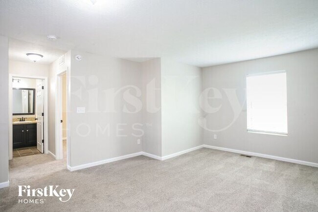 Building Photo - 4020 Poplar Dr