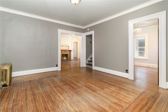 Building Photo - 56 Vassar St