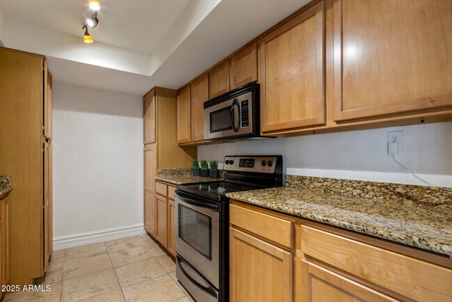 Building Photo - 3825 E Camelback Rd
